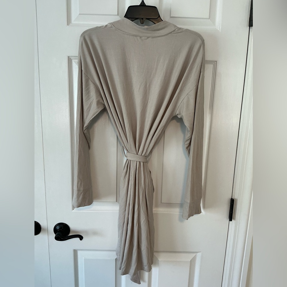 SKIMS Soft Lounge Robe | Stone | Size M - Picture 3 of 4